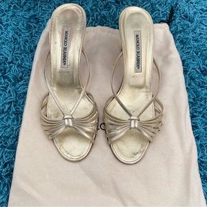 Manolo Blahnik Kitten heel